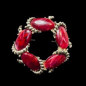 Vintage Kramer Gold Tone And Thermoset Lucite Wreath Brooch (5006)